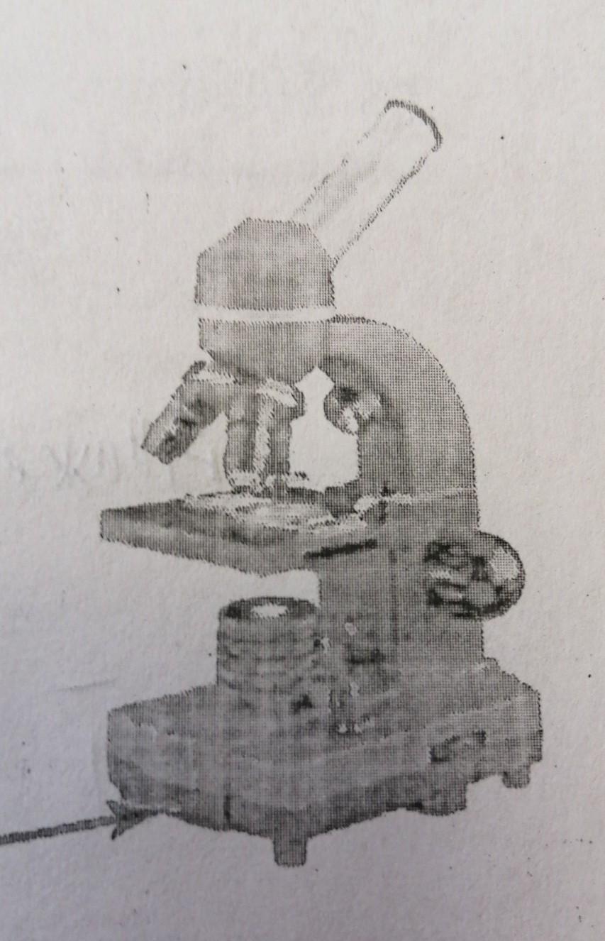 Антон на уроке изучал устройство микроскопа и делал соответствующие подписи к рисунку какую деталь