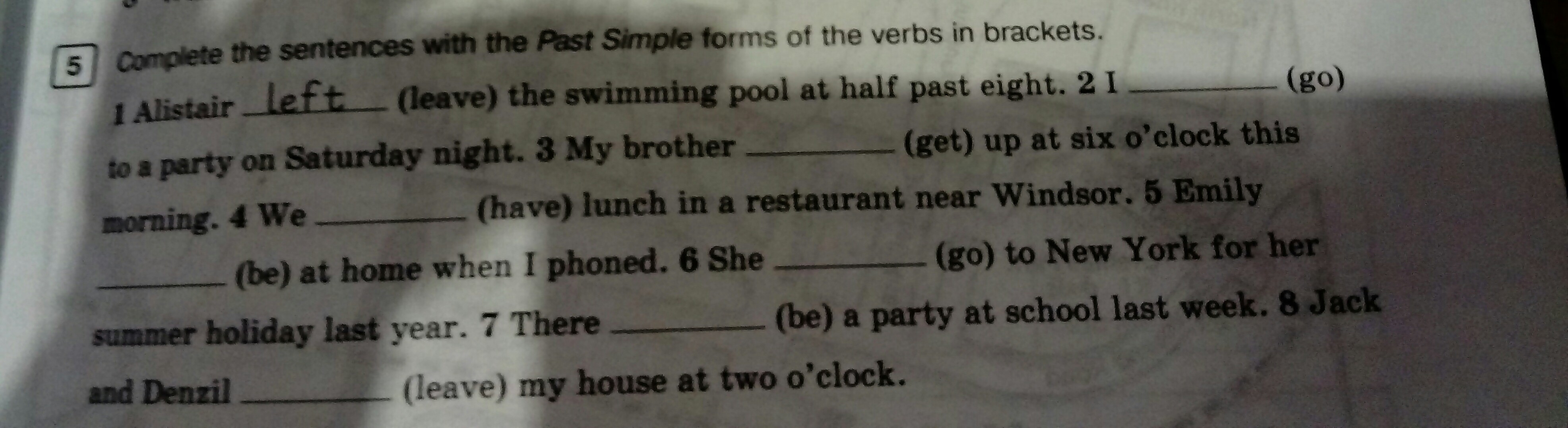 Write the correct past simple forms. Rewrite the sentences in the past simple. Write the past simple form of the verbs in Brackets 6 класс ответы. Complete the sentences using the past simple of the verbs in Brackets last. Past simple Rewrite the sentences.