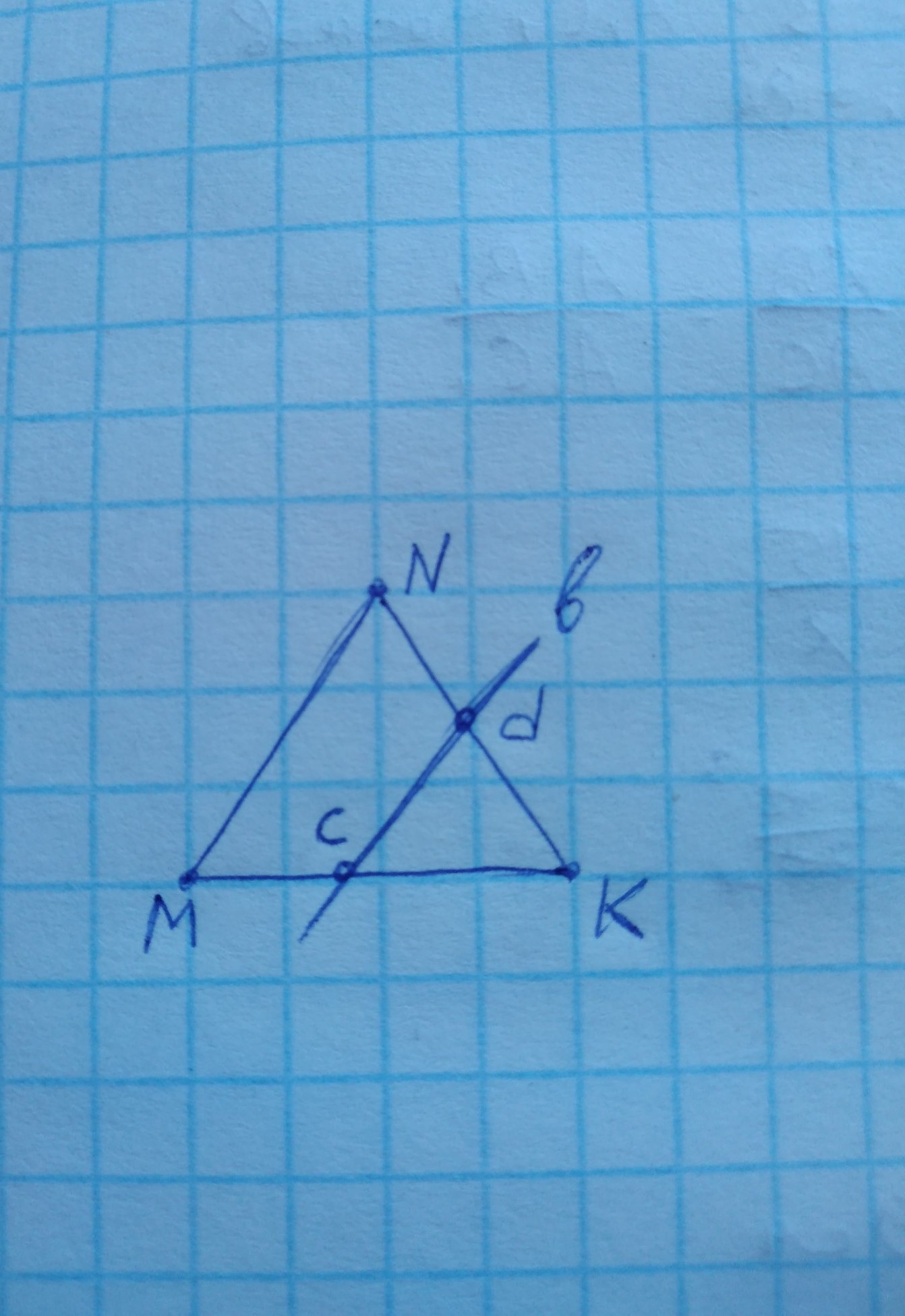 Прямая пересекает стороны. Прямая пересекает стороны треугольника. Треугольник МНК. Прямая пересекает треугольник МНК. Прямая а пересекает стороны треугольника MNK km в точке а KN.