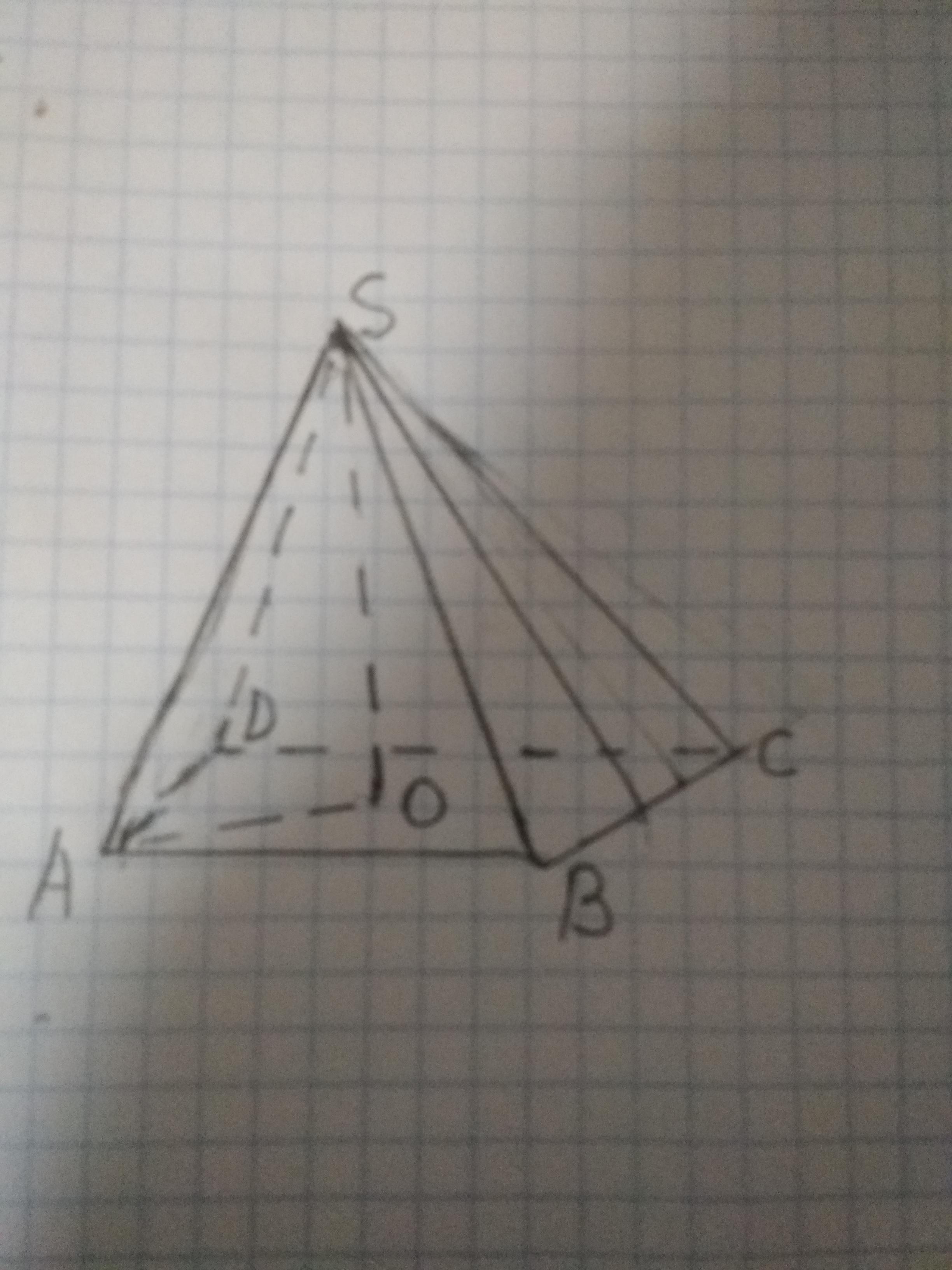 Диагонали основания правильной четырехугольной пирамиды. Диагональ основания четырехугольной пирамиды. Боковое ребро правильной четырехугольной пирамиды. Четырехугольная пирамида на клетках. Диагональ основания четырехугольной пирамиды на картинке.