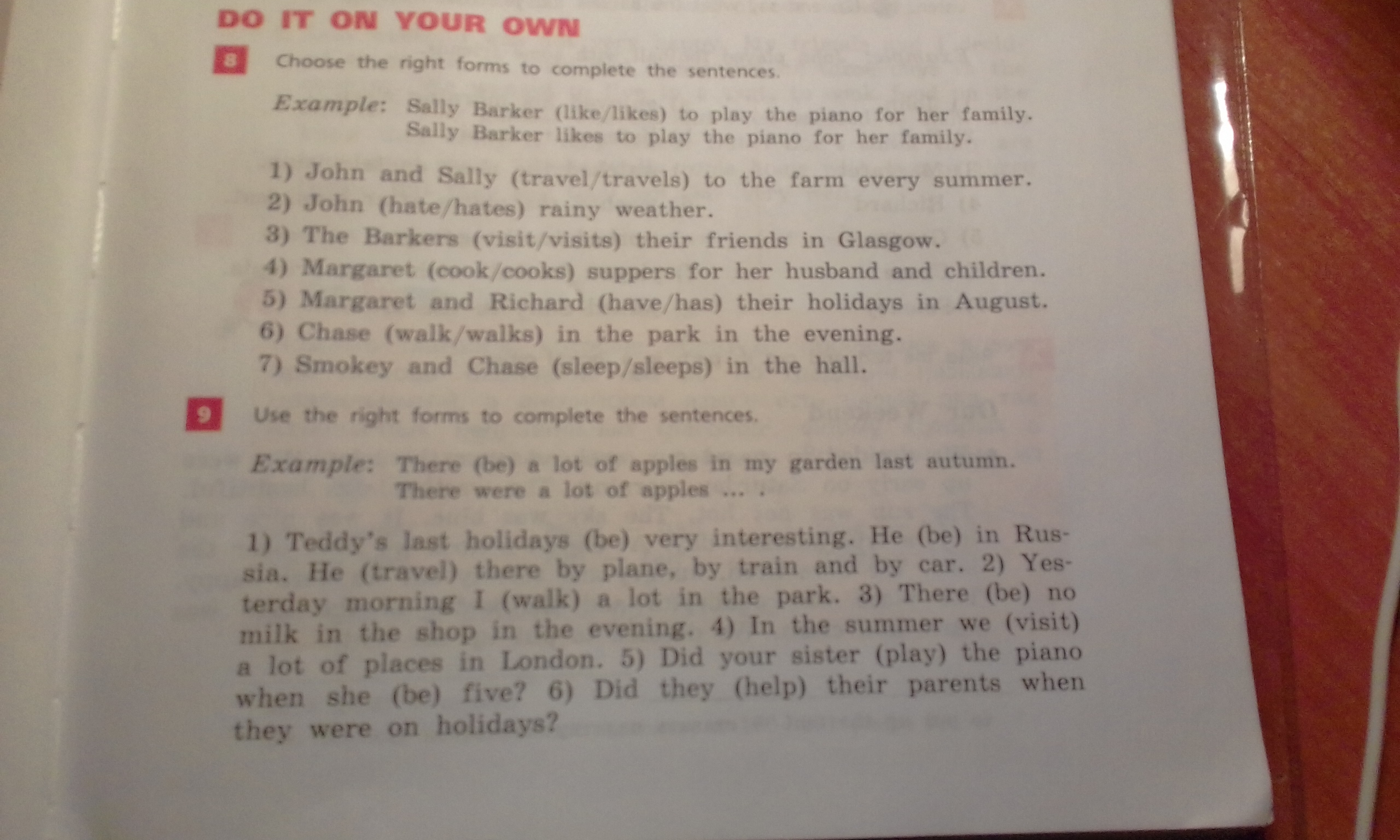 Holidays was very interesting. Choose the right forms to complete the sentences 5 класс ответы. Как правильно John and Sally (Travel - Travels) to the Farm every Summer. The Barkers visit/visit their friends in Glasgow в прошедшем времени. John and Sally like (they / their) House..